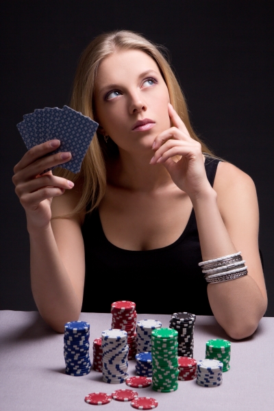 kvinnlig pokerspelare
